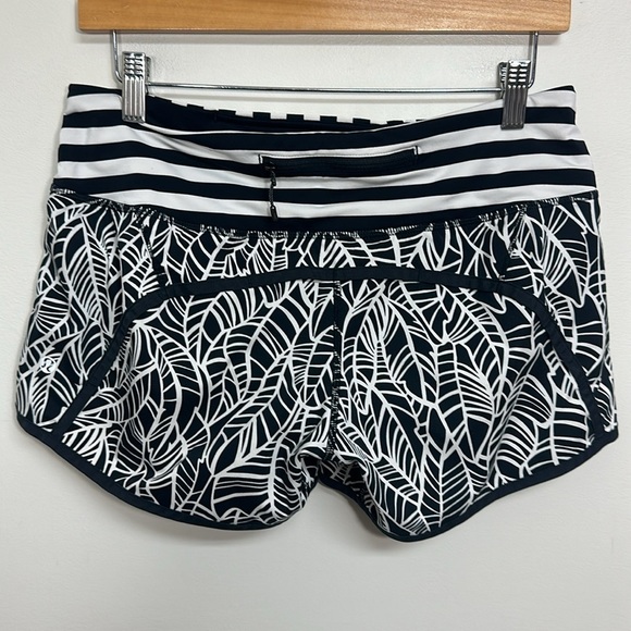 Lululemon Run Times Short Pretty Palm Black Angel Wing 6 - Picture 7 of 9